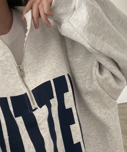 Flugge（フラッジー）の「ビッグプリントハーフジップスウェット（スウェット・レディース・グレー/ブルー・MEDIUM/LARGE）」の7枚目の写真