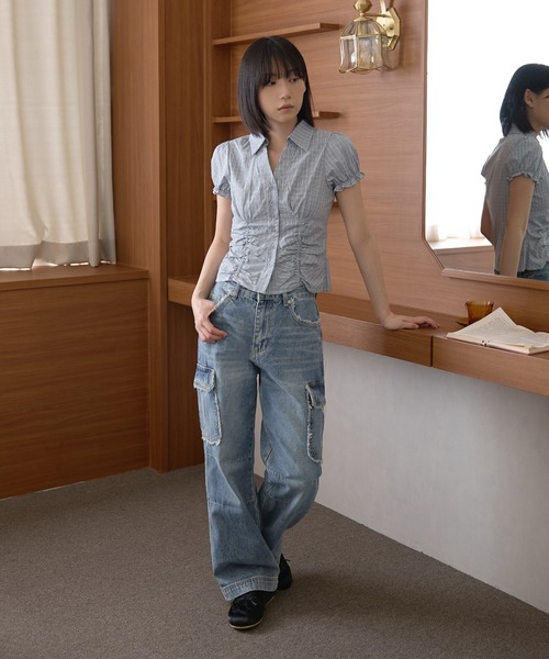 UNE MANSION(ユヌマンション)の「パフスリーブフロントダブルシャーリングⅤネックブラウス(シャツ/ブラウス・レディース・スカイブルー/ホワイト/チェック・FREE)」の15枚目の写真