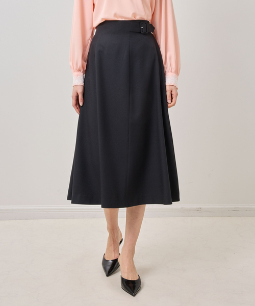 NARACAMICIE(ナラカミーチェ)の「【NARACAMICIE】ツイルストレッチバックル付きフレアスカート(スカート・レディース・ブルー/ブラウン/ブラック・M)」の2枚目の写真