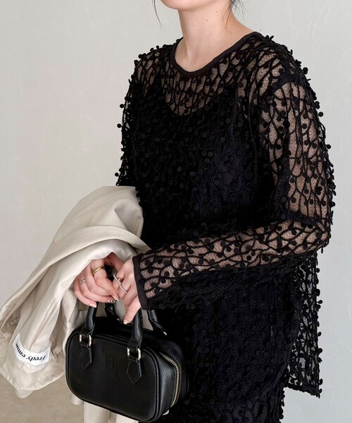 fredy emue（フレディエミュ）の「《セットアップ対応》フォーカスドット刺繍プルオーバー（シャツ/ブラウス・レディース・オフホワイト/ブラック・38）」の2枚目の写真