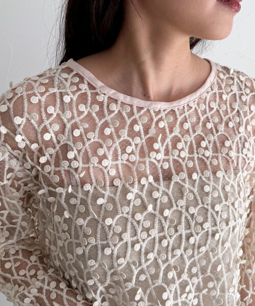 fredy emue（フレディエミュ）の「《セットアップ対応》フォーカスドット刺繍プルオーバー（シャツ/ブラウス・レディース・オフホワイト/ブラック・38）」の14枚目の写真