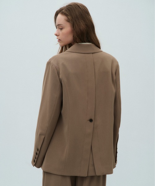 PUBLIC TOKYO(パブリックトウキョウ)の「シルキーツイルダブルジャケット(テーラードジャケット・レディース・ダークグレー/キャメル・1/2)」の11枚目の写真