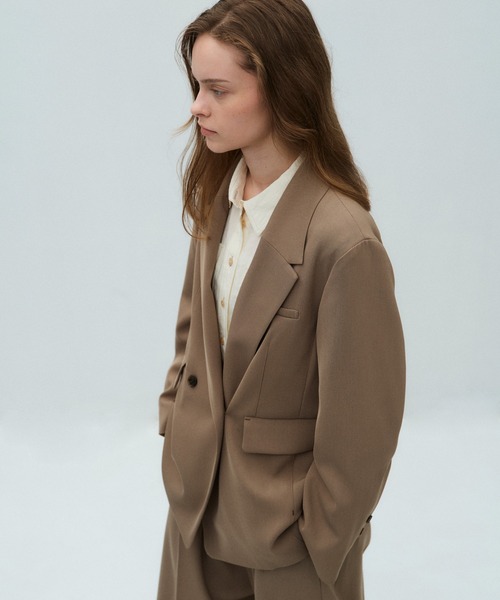 PUBLIC TOKYO(パブリックトウキョウ)の「シルキーツイルダブルジャケット(テーラードジャケット・レディース・ダークグレー/キャメル・1/2)」の3枚目の写真