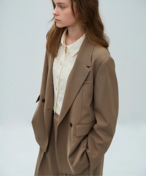 PUBLIC TOKYO(パブリックトウキョウ)の「シルキーツイルダブルジャケット(テーラードジャケット・レディース・ダークグレー/キャメル・1/2)」の8枚目の写真