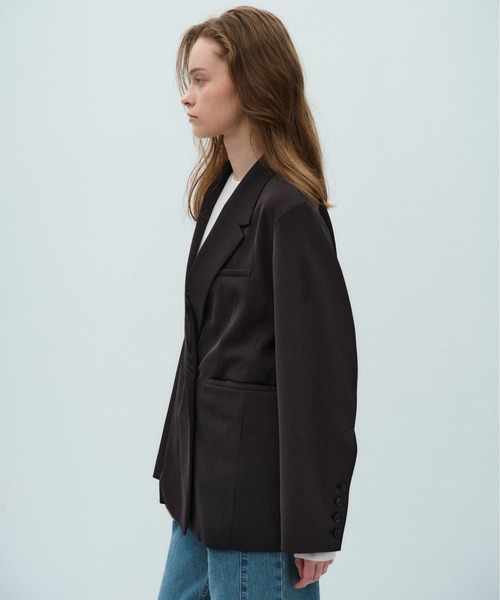 PUBLIC TOKYO(パブリックトウキョウ)の「シルキーツイルダブルジャケット(テーラードジャケット・レディース・ダークグレー/キャメル・1/2)」の18枚目の写真