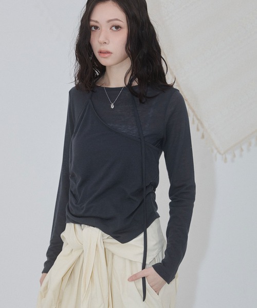 ENVYM(アンビー)の「アシメヘムレイヤードストラップトップス(Tシャツ/カットソー・レディース・ホワイト/チャコールグレー/グレー/サックスブルー・FREE)」の1枚目の写真