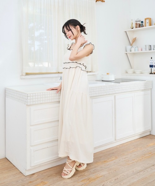 Lallana(ララーナ)の「Gather flare long dress/ギャザーフレアロングワンピース(ワンピース・レディース・ブラック/アイボリー・SMALL/FREE)」の6枚目の写真