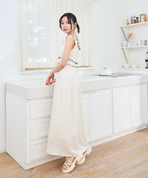 Lallana(ララーナ)の「Gather flare long dress/ギャザーフレアロングワンピース(ワンピース・レディース・ブラック/アイボリー・SMALL/FREE)」の7枚目の写真