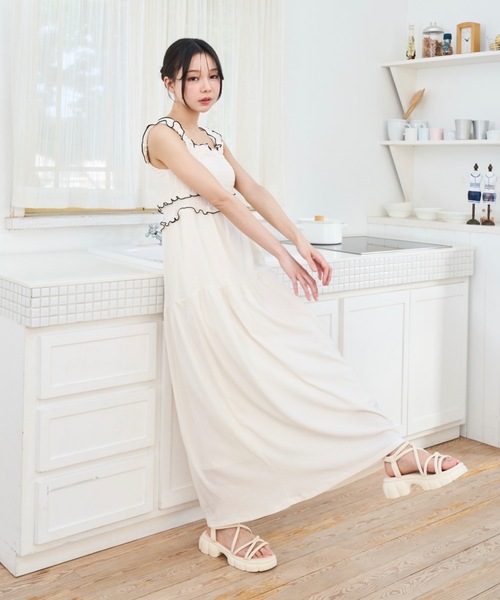 Lallana(ララーナ)の「Gather flare long dress/ギャザーフレアロングワンピース(ワンピース・レディース・ブラック/アイボリー・SMALL/FREE)」の8枚目の写真