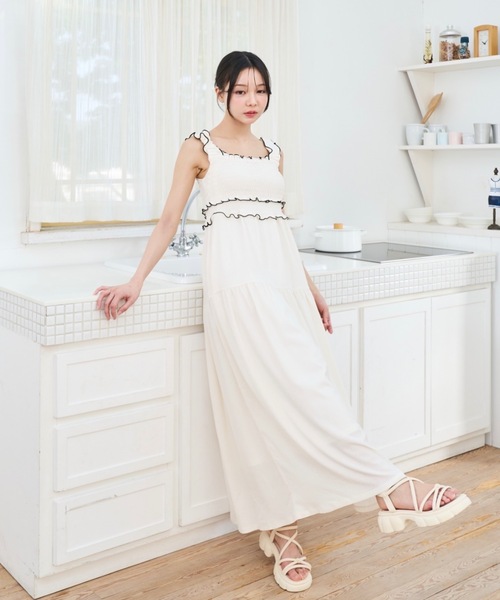 Lallana(ララーナ)の「Gather flare long dress/ギャザーフレアロングワンピース(ワンピース・レディース・ブラック/アイボリー・SMALL/FREE)」の10枚目の写真