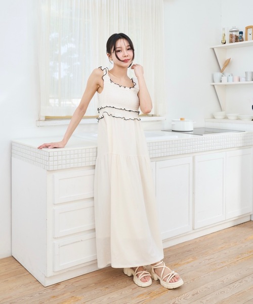 Lallana(ララーナ)の「Gather flare long dress/ギャザーフレアロングワンピース(ワンピース・レディース・ブラック/アイボリー・SMALL/FREE)」の5枚目の写真