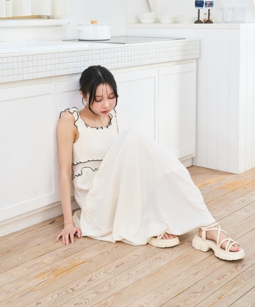 Lallana(ララーナ)の「Gather flare long dress/ギャザーフレアロングワンピース(ワンピース・レディース・ブラック/アイボリー・SMALL/FREE)」の12枚目の写真