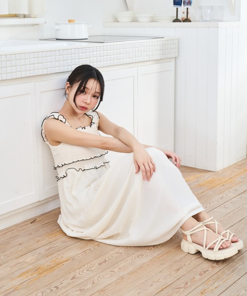 Lallana(ララーナ)の「Gather flare long dress/ギャザーフレアロングワンピース(ワンピース・レディース・ブラック/アイボリー・SMALL/FREE)」の13枚目の写真