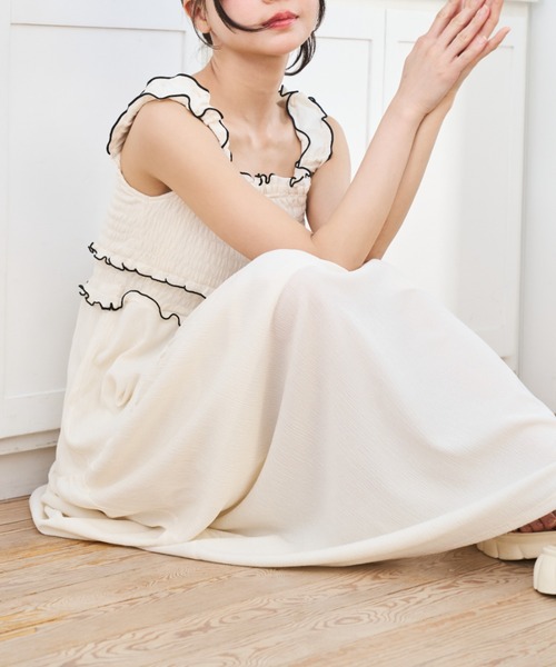 Lallana(ララーナ)の「Gather flare long dress/ギャザーフレアロングワンピース(ワンピース・レディース・ブラック/アイボリー・SMALL/FREE)」の14枚目の写真