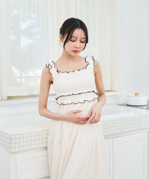 Lallana(ララーナ)の「Gather flare long dress/ギャザーフレアロングワンピース(ワンピース・レディース・ブラック/アイボリー・SMALL/FREE)」の15枚目の写真
