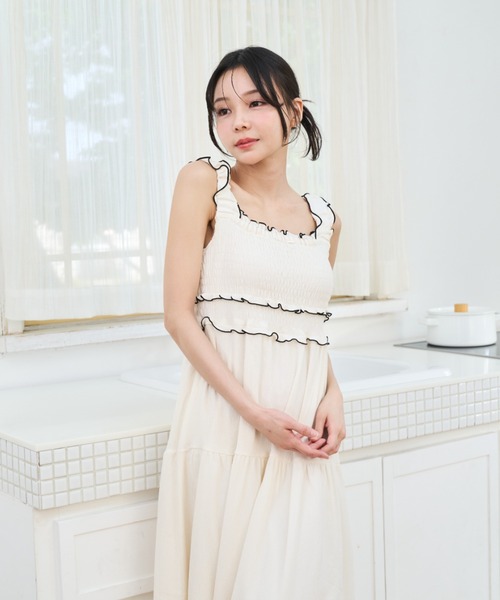 Lallana(ララーナ)の「Gather flare long dress/ギャザーフレアロングワンピース(ワンピース・レディース・ブラック/アイボリー・SMALL/FREE)」の16枚目の写真