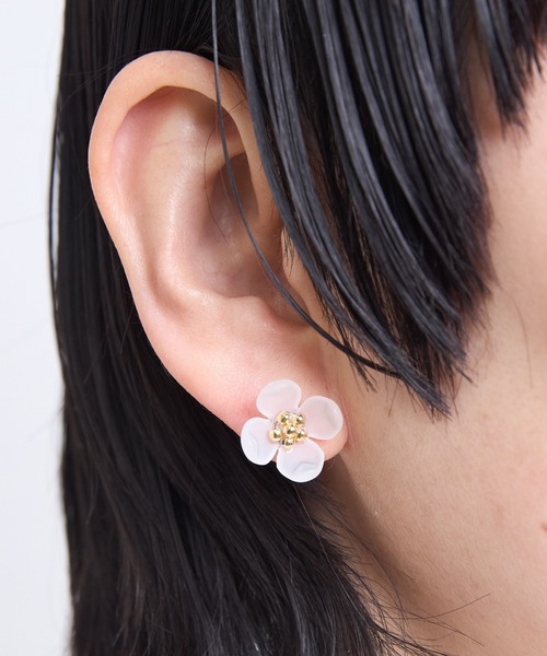 Zoule(ゾーラ)の「Zoule ゾーラ:Soleaシリーズ flare フラワー 花 ピアス(ピアス(両耳用)・レディース・ホワイト/シルバー/ゴールド・FREE)」の10枚目の写真
