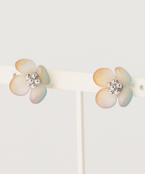 Zoule(ゾーラ)の「Zoule ゾーラ:Soleaシリーズ flare フラワー 花 ピアス(ピアス(両耳用)・レディース・ホワイト/シルバー/ゴールド・FREE)」の12枚目の写真