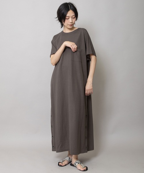 Munich(ミューニック)の「ドライタッチスムースサイドベントTシャツワンピース(ワンピース・レディース・ブラウン/ブラック/ブルーグレー・FREE)」の3枚目の写真