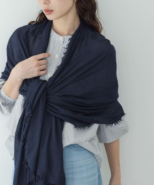 URBAN RESEARCH Sonny Label（アーバンリサーチサニーレーベル）の「イタリア製なめらかレーヨンストール（ストール/ショール・レディース・ベージュ/ネイビー/グレー・ONE）」の11枚目の写真