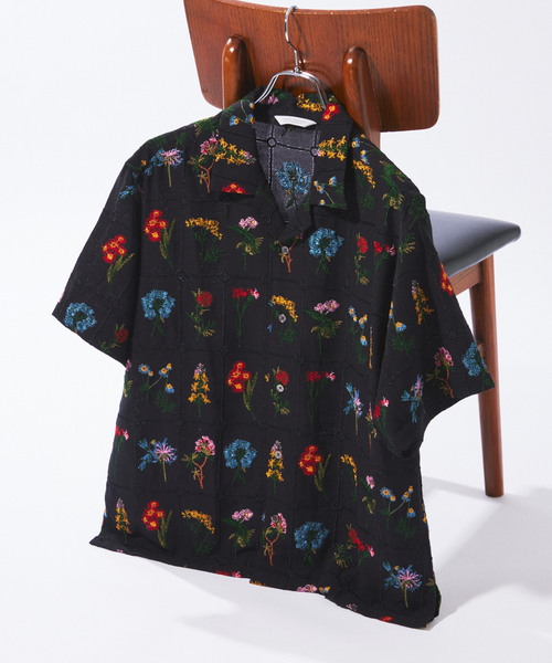 JOURNAL STANDARD(ジャーナルスタンダード)の「フラワー エンブロイダリー 半袖 シャツ(シャツ/ブラウス・メンズ・ブラック/ブルー系その他・LARGE/MEDIUM)」の1枚目の写真