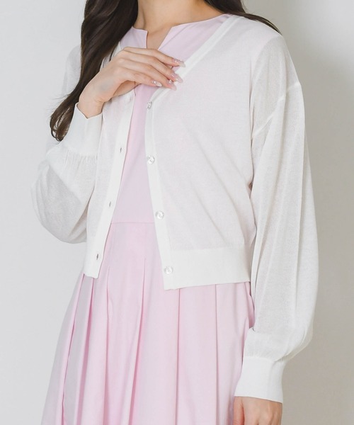 31 Sons de mode(トランテアン ソン ドゥ モード)の「2026春夏新作 Vネックシアーカーディガン(カーディガン/ボレロ・レディース・ブラック/ピンク/オフホワイト/ブルー・フリ-)」の2枚目の写真