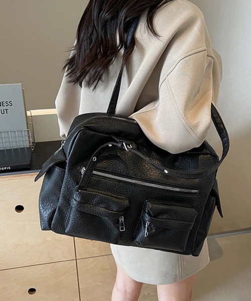 LA VORAGINE(ラ ヴォラジネ)の「【A4収納可能!】マルチポケット ヴィンテージ風 アイレットベルトショルダーバック(ショルダーバッグ・レディース・グレー/ピンク/ブラック・FREE)」の1枚目の写真