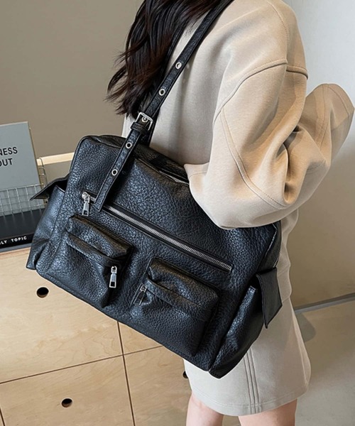 LA VORAGINE(ラ ヴォラジネ)の「【A4収納可能!】マルチポケット ヴィンテージ風 アイレットベルトショルダーバック(ショルダーバッグ・レディース・グレー/ピンク/ブラック・FREE)」の14枚目の写真