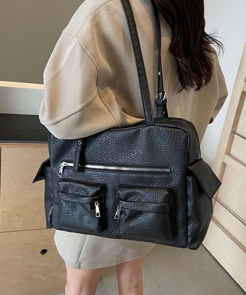 LA VORAGINE(ラ ヴォラジネ)の「【A4収納可能!】マルチポケット ヴィンテージ風 アイレットベルトショルダーバック(ショルダーバッグ・レディース・グレー/ピンク/ブラック・FREE)」の10枚目の写真
