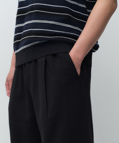 MUSINSA STANDARD（ムシンサスタンダード）の「クリンクルリネンライクワイドバンディングパンツ[ブラック]（その他パンツ・メンズ・その他・40/38/42/36/34/32/30/26/28）」の5枚目の写真