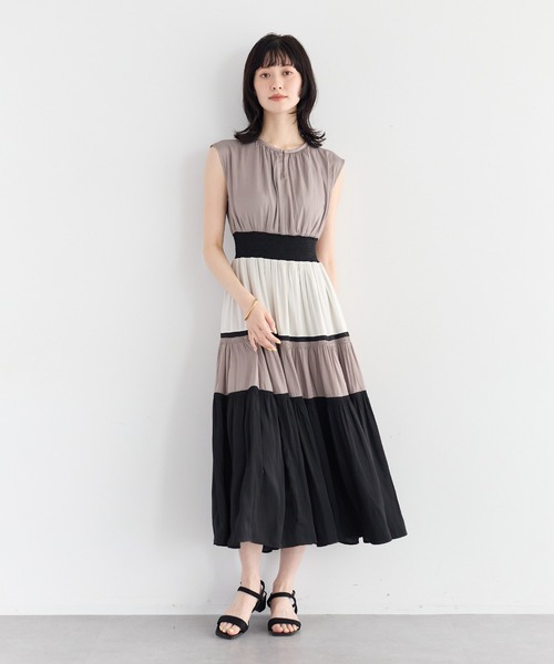 YECCA VECCA（イェッカヴェッカ）の「マルチカラーシャーリングワンピース（ワンピース・レディース・ブルーグリーン/ベージュ・FREE）」の2枚目の写真