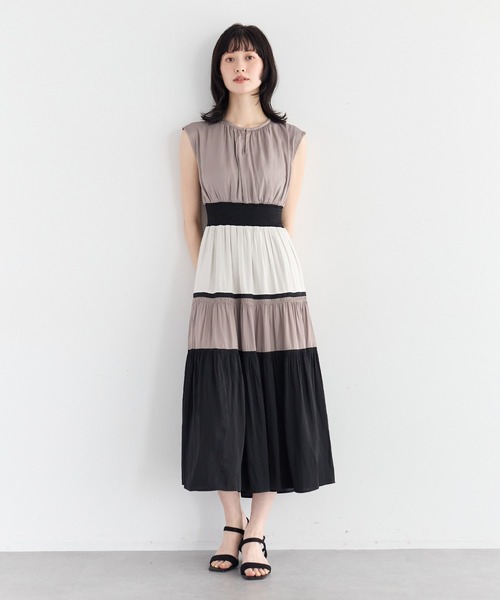 YECCA VECCA（イェッカヴェッカ）の「マルチカラーシャーリングワンピース（ワンピース・レディース・ブルーグリーン/ベージュ・FREE）」の3枚目の写真