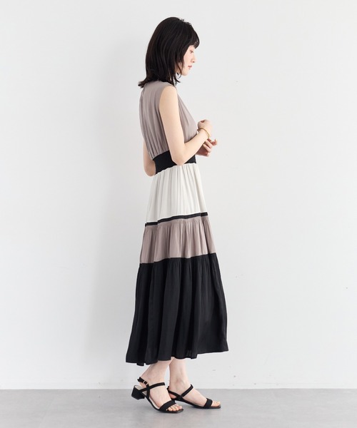 YECCA VECCA（イェッカヴェッカ）の「マルチカラーシャーリングワンピース（ワンピース・レディース・ブルーグリーン/ベージュ・FREE）」の4枚目の写真