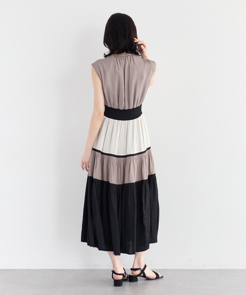 YECCA VECCA（イェッカヴェッカ）の「マルチカラーシャーリングワンピース（ワンピース・レディース・ブルーグリーン/ベージュ・FREE）」の5枚目の写真