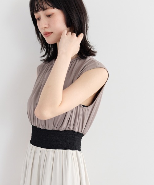 YECCA VECCA（イェッカヴェッカ）の「マルチカラーシャーリングワンピース（ワンピース・レディース・ブルーグリーン/ベージュ・FREE）」の8枚目の写真