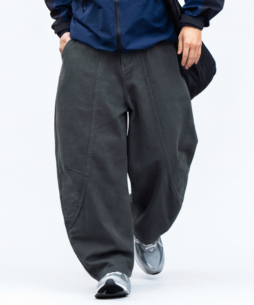 ARTISTWEAR（アーティストウェア）の「[ATW] ボリュームワイドフィットコットンカーブドパンツ - 2カラー（その他パンツ・レディース・ベージュ/チャコール・SMALL/MEDIUM/LARGE/X-LARGE/XX-LARGE）」の7枚目の写真