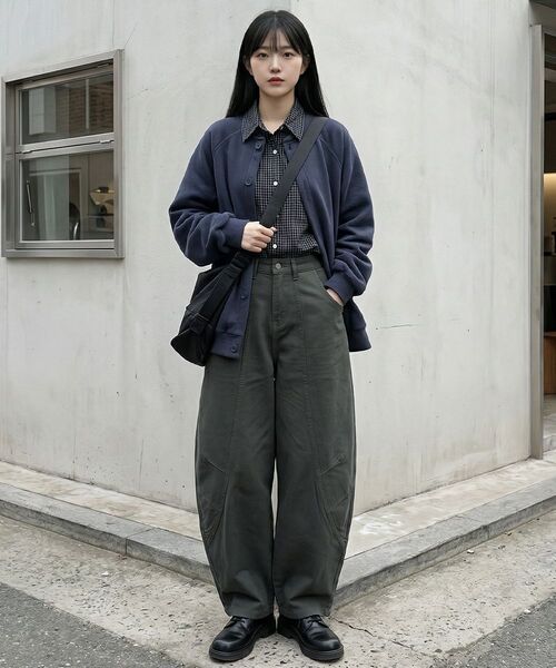 ARTISTWEAR（アーティストウェア）の「[ATW] ボリュームワイドフィットコットンカーブドパンツ - 2カラー（その他パンツ・レディース・ベージュ/チャコール・SMALL/MEDIUM/LARGE/X-LARGE/XX-LARGE）」の16枚目の写真