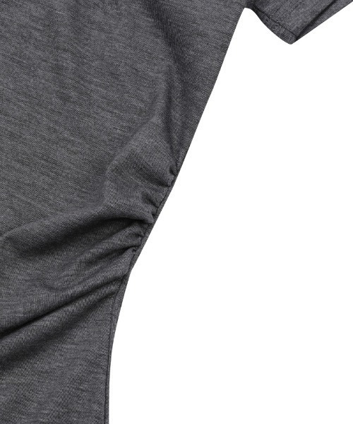 MUCENT（ムセント）の「A'GEM/9 × .kom 『MUCENT/ムセント』YATI SIDE SHIRRING V-NECK HALF TEE/バグースカモロゴクロップ半袖Tシャツ（Tシャツ/カットソー・レディース・ホワイト/ブラック/チャコールグレー/グレー・FREE）」の7枚目の写真