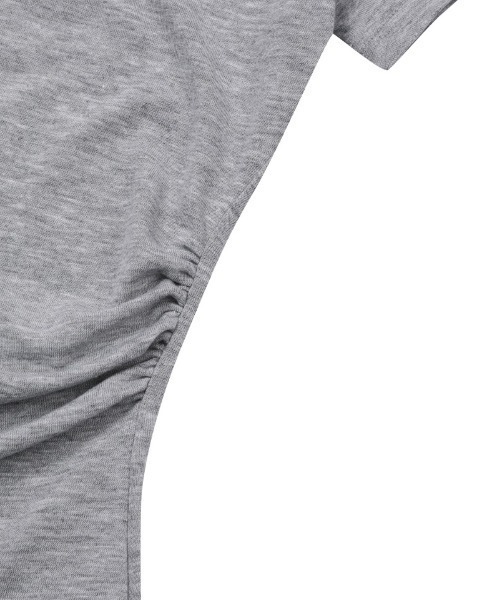 MUCENT（ムセント）の「A'GEM/9 × .kom 『MUCENT/ムセント』YATI SIDE SHIRRING V-NECK HALF TEE/バグースカモロゴクロップ半袖Tシャツ（Tシャツ/カットソー・レディース・ホワイト/ブラック/チャコールグレー/グレー・FREE）」の10枚目の写真