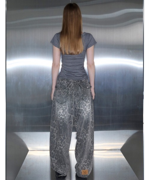 MUCENT（ムセント）の「A'GEM/9 × .kom 『MUCENT/ムセント』YATI SIDE SHIRRING V-NECK HALF TEE/バグースカモロゴクロップ半袖Tシャツ（Tシャツ/カットソー・レディース・ホワイト/ブラック/チャコールグレー/グレー・FREE）」の19枚目の写真