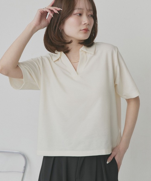 ad thie(アドティエ)の「ベーシック ハーフスリーブ スキッパーシャツ(ポロシャツ・レディース・グレイッシュベージュ/ネイビー/アイボリー/ブラウン/ピンク/ライトブルー/チャコール・FREE)」の4枚目の写真