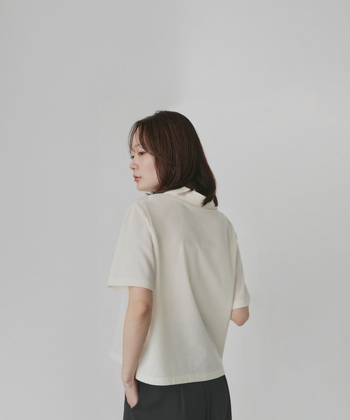 ad thie(アドティエ)の「ベーシック ハーフスリーブ スキッパーシャツ(ポロシャツ・レディース・グレイッシュベージュ/ネイビー/アイボリー/ブラウン/ピンク/ライトブルー/チャコール・FREE)」の18枚目の写真