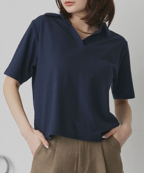 ad thie(アドティエ)の「ベーシック ハーフスリーブ スキッパーシャツ(ポロシャツ・レディース・グレイッシュベージュ/ネイビー/アイボリー/ブラウン/ピンク/ライトブルー/チャコール・FREE)」の21枚目の写真
