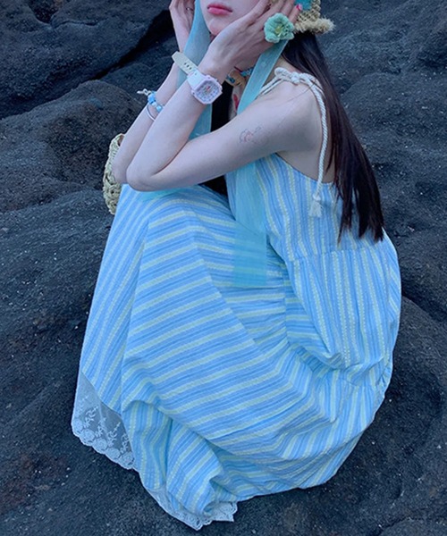 GLAMOROUS JANE(グラマラスジェーン)の「ストライプ×レースキャミワンピース(ワンピース・レディース・ブルー・FREE)」の2枚目の写真