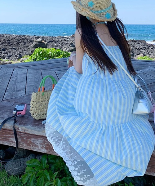 GLAMOROUS JANE(グラマラスジェーン)の「ストライプ×レースキャミワンピース(ワンピース・レディース・ブルー・FREE)」の3枚目の写真