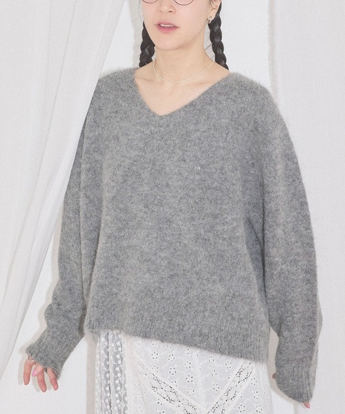 fig London(フィグロンドン)の「fluff Vneck(ニット/セーター・レディース・ホワイト/グレー・FREE)」の2枚目の写真
