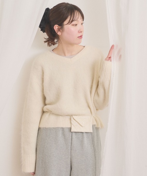 fig London(フィグロンドン)の「fluff Vneck(ニット/セーター・レディース・ホワイト/グレー・FREE)」の5枚目の写真