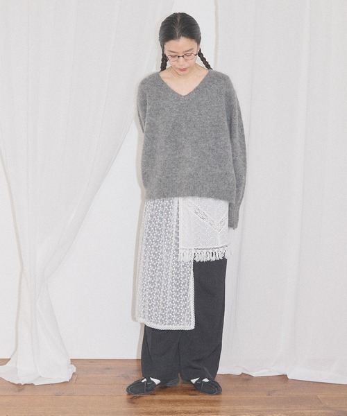 fig London(フィグロンドン)の「fluff Vneck(ニット/セーター・レディース・ホワイト/グレー・FREE)」の4枚目の写真