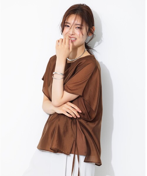 UNFILO(アンフィーロ)の「シアー レイヤード Tシャツ(Tシャツ/カットソー・レディース・ホワイト系/ブラック系1/スカイブルー系/ダークブラウン系・X-LARGE)」の5枚目の写真
