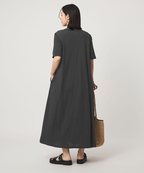 green label relaxing(グリーンレーベルリラクシング)の「【WEB限定】<at ease>ヘンリーネック カットソー ワンピース(ワンピース・レディース・ダークグレー/モカ・FREE)」の6枚目の写真